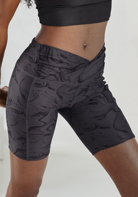 Bild: Funktionshose von LASCANA ACTIVE: Performance Shorts von Lascana Active mit Allover-Print. V-förmiger Bund. Elastisches und atmungsaktives Funktionsmaterial.
