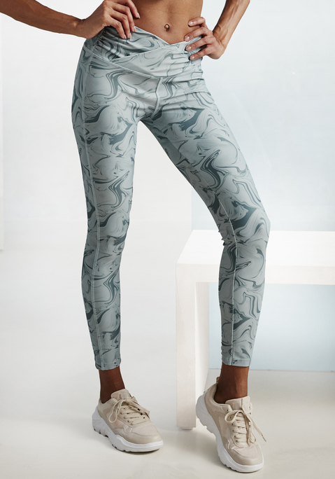 Bild: Funktionsleggings von LASCANA ACTIVE: Performance Leggings von Lascana Active mit Allover-Print. V-förmiger Bund für eine schmeichelhafte Passform. Elastisches und atmungsaktives Funktionsmaterial.