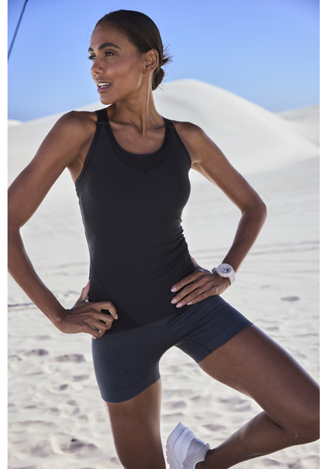Bild: Sporttop von LASCANA ACTIVE: Unifarbenes Sporttop von Lascana Active. Beeindruckend: die leistungsstarken Mesh-Einsätze. Elastische, breite Träger, im Rücken gekreuzt. Atmungsaktives und elastisches Funktionsmaterial für optimalen Tragekomfort.