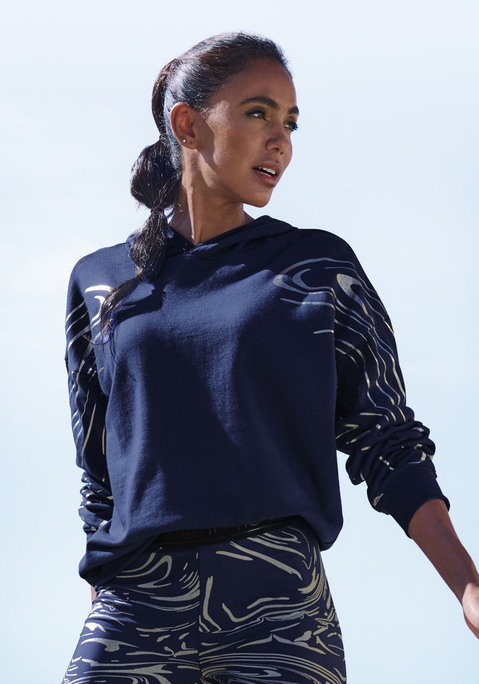 Bild: Hoodie von LASCANA ACTIVE: Kapuzenshirt von Lascana Active mit extravagantem Muster an den Schultern und Armen.  Rippbünchen an Saum und Ärmeln. Weiche Sweatqualität mit Baumwollanteil.
