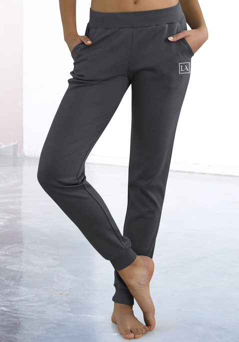 Bild: Jogginghose von LASCANA ACTIVE: Jogginghose von Lascana Active. Innenliegender Kordelzug und seitliche Eingrifftaschen. Aus 100% Baumwolle (unterstützt Cotton made in Africa).