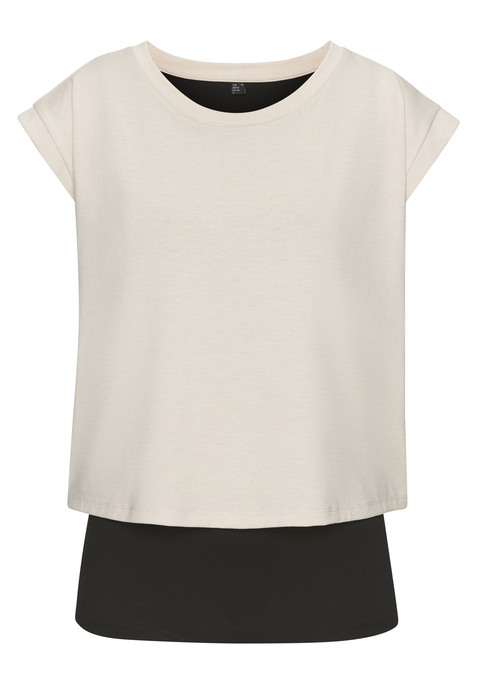 Bild: Layershirt von LASCANA ACTIVE: Zweilagiges Layer-Shirt von Lascana Active. T-Shirt mit darunterliegendem Top. Weit geschnittene Schultern für einen modernen Fit. Logodruck auf der hinteren Mitte. Trageangenehme Qualität.