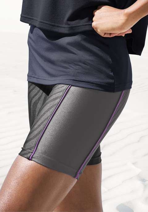 Bild: Shorts von LASCANA ACTIVE: Performance-Shorts von Lascana Active. Animal-Print. Breiter V-Bund in Wickeloptik. Seitliche Kontrasteinsätze mit Paspeln. Körpernah geschnitten. Atmungsaktives Stretchmaterial.