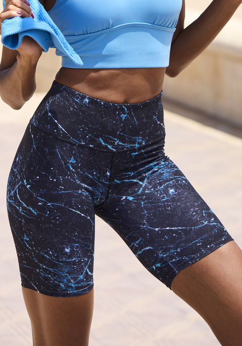 Bild: Shorts von LASCANA ACTIVE: Performance-Shorts von Lascana Active mit Alloverprint. Hoher Tragekomfort dank breitem, dehnbarem Bund. Markenlogo auf der Rückseite. Für warme Tage oder zum Sport. Angenehmes Funktionsmaterial.