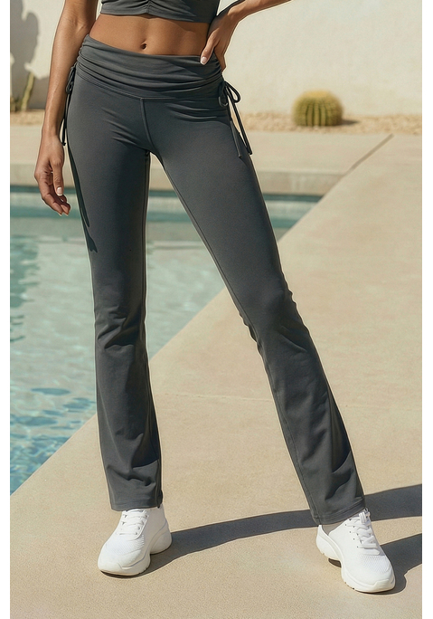 Bild: Sporthose von LASCANA ACTIVE: Flared Leggings von Lascana Active mit ausgestelltem Bein. Extrabreiter Umschlagbund für eine optimale Passform und mehr Komfort. Ideal für Tanz, Gymnastik sowie für die Freizeit. Elastisches, pflegeleichtes Material.