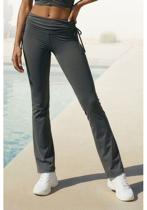 Bild: Sporthose von LASCANA ACTIVE: Flared Leggings von Lascana Active mit ausgestelltem Bein. Extrabreiter Umschlagbund für eine optimale Passform und mehr Komfort. Ideal für Tanz, Gymnastik sowie für die Freizeit. Elastisches, pflegeleichtes Material.