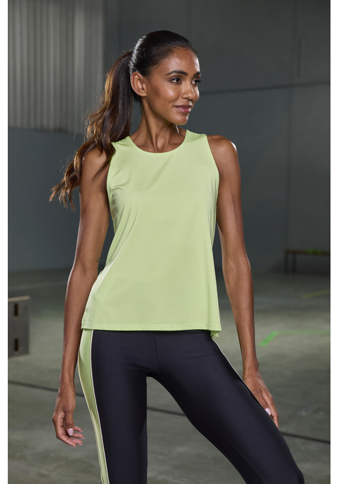 Bild: Sporttop von LASCANA ACTIVE: Performance-Top von Lascana Active in raffinierter Faltoptik. Modische A-Form. Vorn tiefer Rundhalsausschnitt. Cooles Cut-out hinten. Weite Ärmelausschnitte. Für Sport und Freizeit. Elastisches Material.