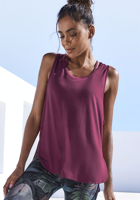 Bild: Tanktop von LASCANA ACTIVE: Locker geschnittenes Tanktop von Lascana Active mit Mesh-Einsatz auf der Rückseite. Rundhalsausschnitt und weit ausgeschnittene Armlöcher. Abgerundeter Bund mit seitlichen Schlitzen. Kleiner Logodruck auf der Rückseite. Weich fließende Qualität.