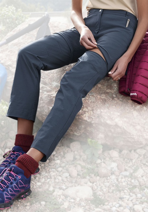 Bild: Trekkinghose von LASCANA ACTIVE: Vielseitige Trekkinghose von Lascana Active. 2-in-1-Funktionalität dank Abzippfunktion: Shorts und lange Hose in einem. Elastischer Komfortbund mit Knöpfen. Reißverschlusstaschen seitlich sowie auf dem rechten Oberschenkel. Stretchmaterial aus 95% Polyamid, 5% Elasthan.