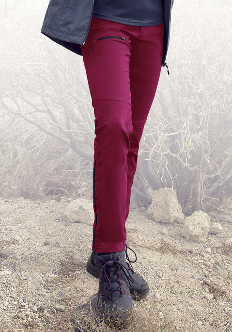 Bild: Trekkinghose von LASCANA ACTIVE: Sportlich stretchige Wanderhose von Lascana. Elastischer Komfortbund mit Knopfverschluss. Insgesamt drei Reißverschlusstaschen für viel Stauraum. Per Reißverschluss erweiterbare Saumweite. Tunnelzug am Saum. Atmungsaktives Stretchmaterial.