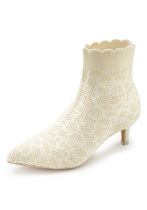 Bild: Ankleboots von LASCANA: Elegante Stiefelette von Lascana mit einer angenehmen Absatzhöhe von ca. 5 cm. Sehr komfortabel, passt sich gut an den Fuß an. Vielseitig kombinierbar. Obermaterial, Futter und Decksohle aus Textil. Laufsohle aus Synthetik.