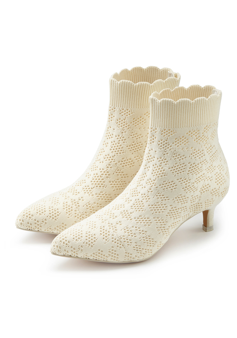 Bild: Ankleboots von LASCANA: Elegante Stiefelette von Lascana mit einer angenehmen Absatzhöhe von ca. 5 cm. Sehr komfortabel, passt sich gut an den Fuß an. Vielseitig kombinierbar. Obermaterial, Futter und Decksohle aus Textil. Laufsohle aus Synthetik.