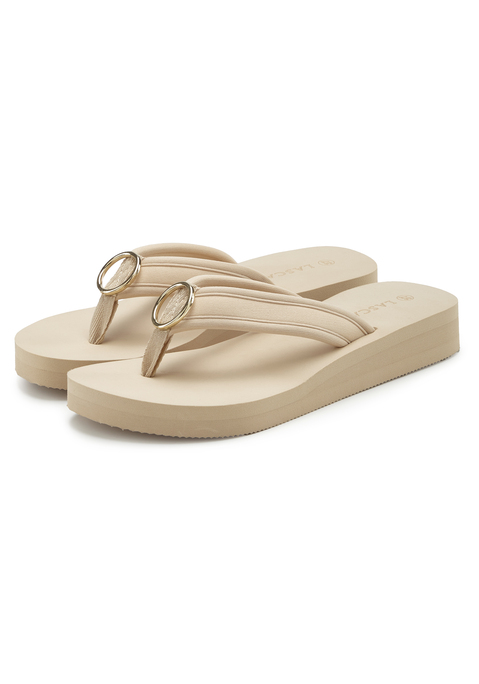 Bild: Badezehentrenner von LASCANA: Zehentrenner VEGAN von LASCANA. Besonders weich, flexibel und leicht. Mit modischer Ringapplikation. Wasserabweisendes Material. Eignet sich hervorragend für den Strand und Pool. Obermaterial aus Textil. Decksohle und Laufsohle aus Synthetik.