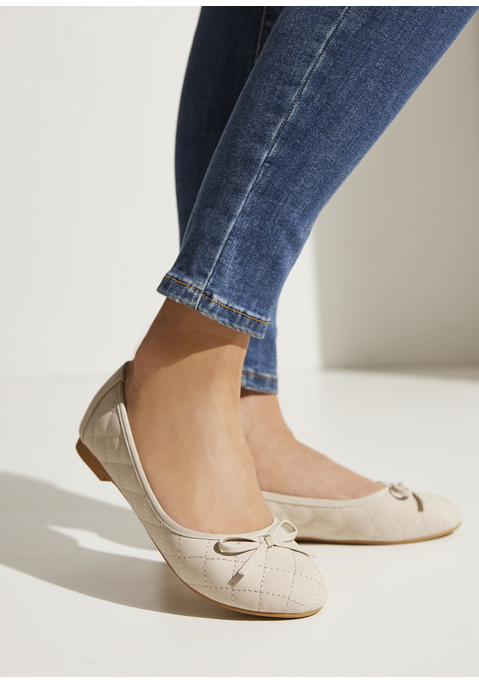 Bild: Ballerina von LASCANA: Ballerina VEGAN von LASCANA. Obermaterial aus Lederimitat. Futter und Decksohle aus Textil. Laufsohle aus Synthetik.