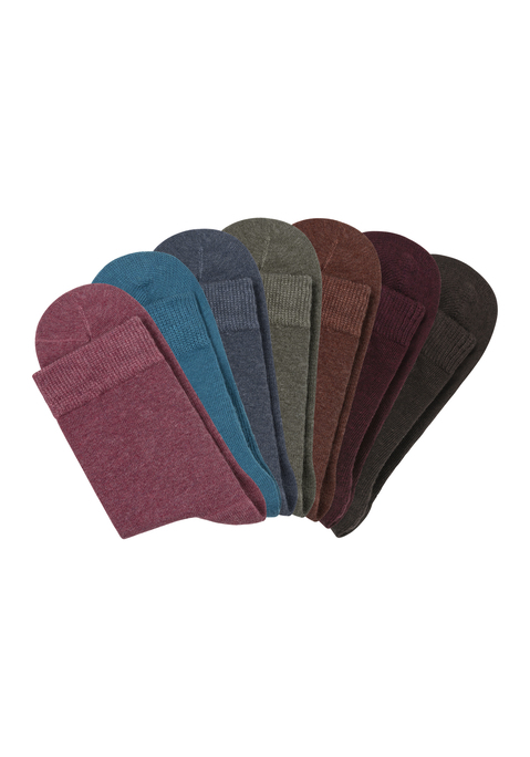 Bild: Basicsocken von LASCANA: Bequeme Damensocken im 7er-Pack von Lascana. Mit buntem Logo-Schriftzug auf der Innenseite des bequemen Bündchens. Ein Paar Socken für jeden Tag der Woche. Weiche und elastische Qualität.