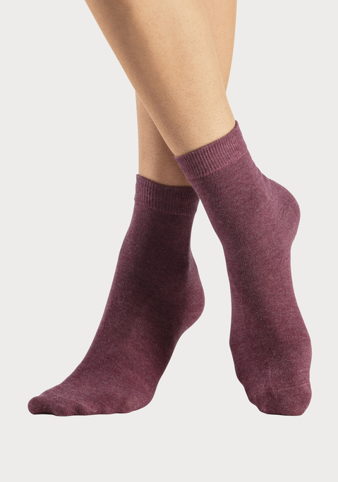 Bild: Basicsocken von LASCANA: Bequeme Damensocken im 7er-Pack von Lascana. Mit buntem Logo-Schriftzug auf der Innenseite des bequemen Bündchens. Ein Paar Socken für jeden Tag der Woche. Weiche und elastische Qualität.