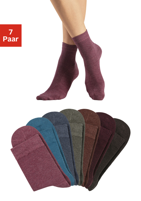 Bild: Basicsocken von LASCANA: Bequeme Damensocken im 7er-Pack von Lascana. Mit buntem Logo-Schriftzug auf der Innenseite des bequemen Bündchens. Ein Paar Socken für jeden Tag der Woche. Weiche und elastische Qualität.