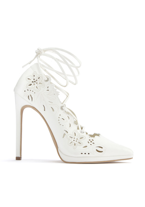 Bild: High-Heel-Pumps von LASCANA Belle Affaire: Schnürpumps von Lascana Belle Affaire. Mit floralem Laser-Cut Design. Absatzhöhe 11,5 cm mit 1 cm Plateau. Obermaterial, Futter und Decksohle aus Lederimitat. Laufsohle aus Synthetik.
