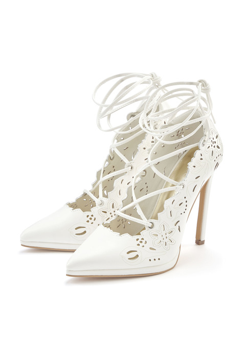 Bild: High-Heel-Pumps von LASCANA Belle Affaire: Schnürpumps von Lascana Belle Affaire. Mit floralem Laser-Cut Design. Absatzhöhe 11,5 cm mit 1 cm Plateau. Obermaterial, Futter und Decksohle aus Lederimitat. Laufsohle aus Synthetik.