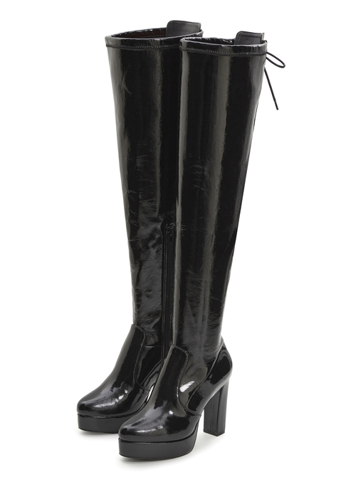 Bild: Overkneestiefel von LASCANA Belle Affaire: Absoluter Eyecatcher: Overknee-Stiefel von Lascana Belle Affaire in glänzender Lack-Optik. Reißverschluss innen zum bequemen An- und Ausziehen. Schnürung hinten. Verführerischer Look für besondere Gelegenheiten wie Party, Valentinstag, kurzen Kleidern oder auch Dessous. Elastisches Obermaterial für optimalen Tragekomfort.