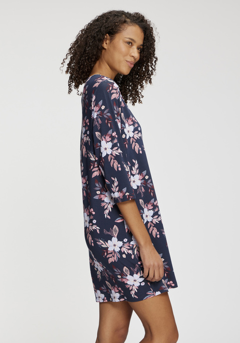 Bild: Bigshirt von LASCANA: Allover gemustertes Bigshirt von Lascana in Mini-Länge. Rundhalsausschnitt und 3/4-Ärmel mit Umschlag. Legere Passform. Gerfertigt aus einer elastischen Baumwollmischung.