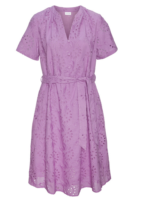 Bild: Blusenkleid von LASCANA: Weiches Blusenkleid von Lascana in angesagter Maxilänge. Tiefer V-Ausschnitt und Bindegürtel zur Betonung der femininen Silhouette. Praktisch: mit Unterkleid für angenehmes Tragegefühl. Ideal für sommerliche Tage und entspannte Abende. Hochwertige Baumwollware.