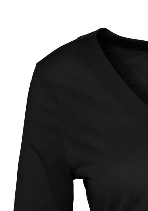 Bild: Blusenshirt von LASCANA: Hübsches 3/4-Arm-Shirt von Lascana. V-Ausschnitt mit Knopfdetails in Hornoptik. Überschnittene Schultern für einen entspannten Sitz. Für die Freizeit und fürs Büro. Pflegeleichte Qualität mit Viskose.