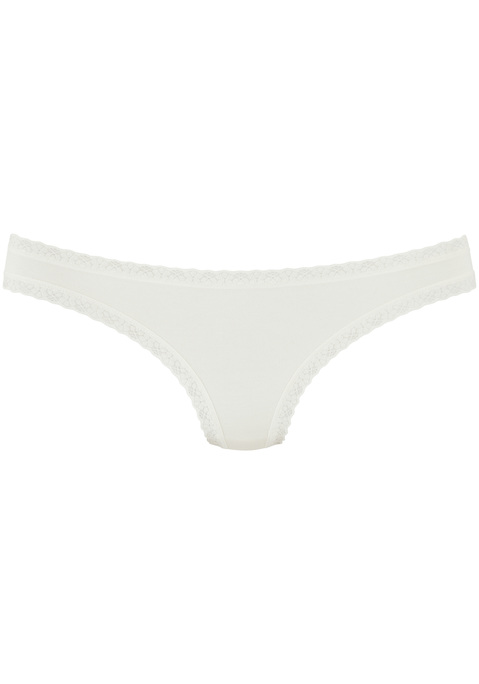 Bild: Brasilslip von LASCANA: Schöner Brasilslip von Lascana im praktischen 3er-Pack im unifarbenen Design. Blümchenspitze am Bund und Beinausschnitt für einen verspielten Akzent. Hoher Beinausschnitt für lang wirkende Beine. Tolle Single-Jersey-Qualität mit Modal für ein glattes und weiches Tragegefühl.
