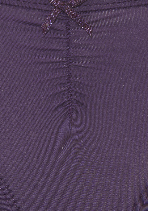 Bild: Brasilslip von LASCANA: Schöner Brasilslip von Lascana mit dezenter Raffung und Zierschleife. Weiche Microfaser vorn, transparente Spitze mit floralem Muster hinten. Passform mit niedriger Leibhöhe. Pflegeleichtes Material.