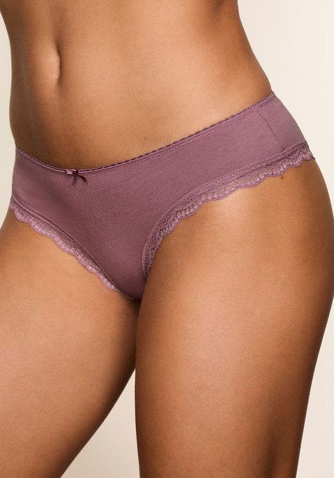 Bild: Brasilslip von LASCANA: Toller Brasilslip von Lascana im 5er-Pack. Bündchen mit Mäusezähnchenkante und kleiner Zierschleife vorn. Zarte Spitze am Beinausschnitt. Mit schöner Aufbewahrungsbox. Weiche Baumwollstretch-Qualität.