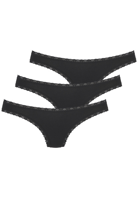 Bild: Brasilslip von LASCANA: Schöner Brasilslip von Lascana im praktischen 3er-Pack im unifarbenen Design. Blümchenspitze am Bund und Beinausschnitt für einen verspielten Akzent. Hoher Beinausschnitt für lang wirkende Beine. Tolle Single-Jersey-Qualität mit Modal für ein glattes und weiches Tragegefühl.