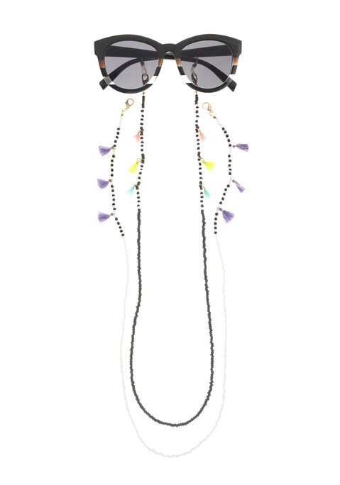 Bild: Brillenkette von LASCANA: Verspielte Brillenkette von Lascana mit kleinen Tasseln und Perlen. Besonderheit: Silikonhalterung zum Befestigen an jeder Brille oder Maske. Kette und Karabiner aus robustem Metall für Langlebigkeit.