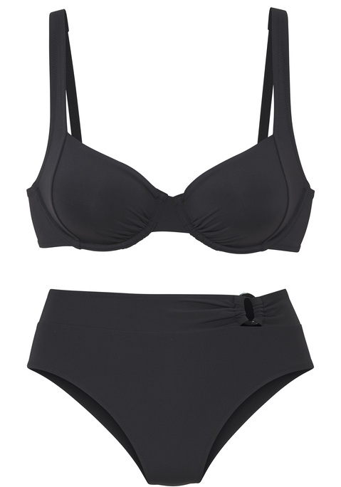 Bild: Bügel-Bikini von LASCANA: <h3>Eleganz trifft Komfort: der Bügel-Bikini von <strong>LASCANA</strong></h3>
<p>
Der Bügel-Bikini von <strong>LASCANA</strong> besticht durch seinen eleganten Uni-Style, der sowohl zeitlos als auch raffiniert ist. Die breiten, verstellbaren Träger sorgen für eine individuelle Anpassung und maximalen Tragekomfort. Ein hübscher Zierring an der Hose verleiht dem Design einen femininen Akzent und hebt sich von herkömmlichen Modellen ab.
</p>

<h4>Details und Tragekomfort</h4>
<p>
Dieser Bikini überzeugt nicht nur durch sein ästhetisches Erscheinungsbild, sondern auch durch durchdachte Details. Der Miedereinsatz im Cup sorgt für eine optimale Formgebung und Unterstützung. Das Material ist nicht nur angenehm auf der Haut, sondern auch nachhaltig, da es einen hohen Anteil an recyceltem Polyamid enthält. Zur Pflege empfiehlt sich eine Handwäsche, um die Qualität und Langlebigkeit des Bikinis zu gewährleisten.
</p>

<h4>Stylingmöglichkeiten und Anlässe</h4>
<p>
Der Bügel-Bikini eignet sich hervorragend für verschiedene Anlässe, sei es am Strand, beim Sonnenbaden oder beim Schwimmen. Kombiniert mit einem leichten Strandkaftan und stylischen Sonnenbrillen wird ein perfekter Look für den Sommer kreiert. Für einen lässigen Freizeitlook können auch luftige Shorts und Sandalen hinzugefügt werden, während er sich für sportliche Aktivitäten mit einem Pareo und Flip-Flops ideal ergänzt.
</p>

<p>Für stilvolle Auftritte am Strand und im Schwimmbad ist dieser Bikini die ideale Wahl!</p>