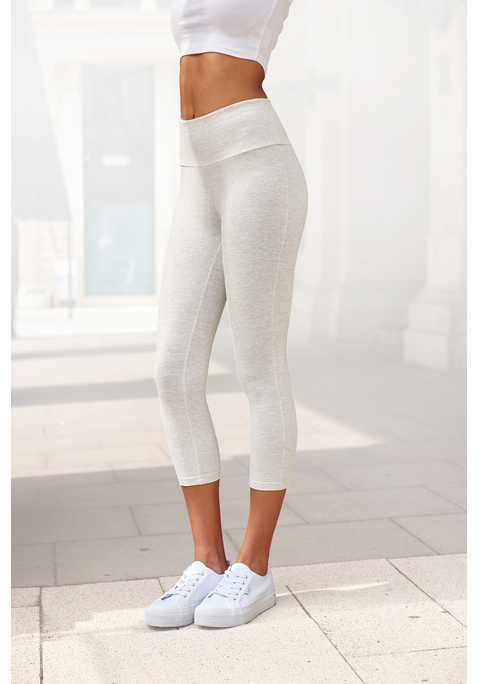 Bild: Caprileggings von LASCANA: Knackige 7/8-Leggings von Lascana. Breiter, weicher Komfortbund mit reflektierendem Logodetail hinten. Perfekte Passform dank elastischer Qualität.