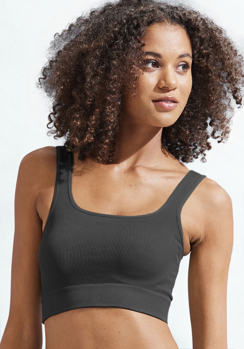 Bild: Crop-Top von LASCANA: Modisch kurzes Crop-Top von Lascana im nahtlosen Design. Breite Träger, tieferer Rundhalsausschnitt und geripptes Bündchen. Trägt sich superangenehm und ist vielseitig kombinierbar. Elastisches Material.