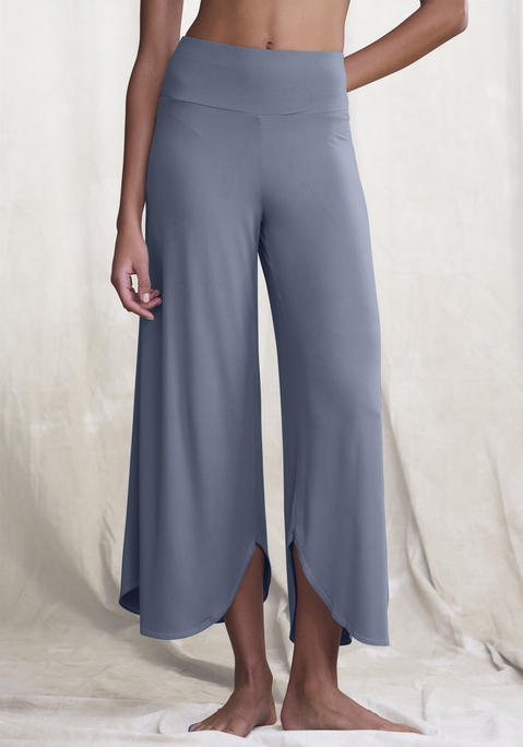 Bild: Culotte von LASCANA: Bequeme Relax-Culotte von Lascana für zu Hause. Mit schöner Rundung am Beinsaum. Breiter, weicher Bund für hohen Tragekomfort. Weich fließende Qualität.