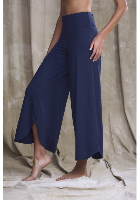 Bild: Culotte von LASCANA: Bequeme Relax-Culotte von Lascana für zu Hause. Mit schöner Rundung am Beinsaum. Breiter, weicher Bund für hohen Tragekomfort. Weich fließende Qualität.