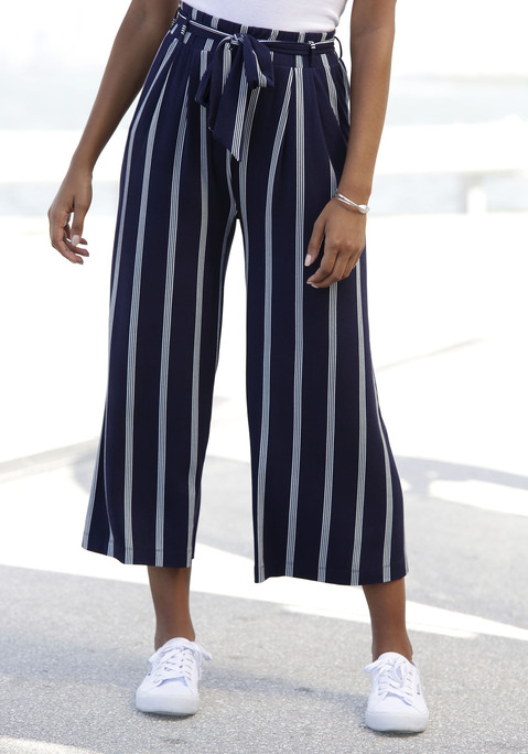 Bild: Culotte von LASCANA: Culotte von Lascana in 7/8-Länge mit extraweitem Bein. Im Paperbag-Style mit hohem Bund, Gürtelschlaufen und Bindegürtel. Im Streifendesign, jedes Teil ein Unikat. Innenbeinlänge ca. 55 cm. Aus 95% Viskose, 5% Elasthan.