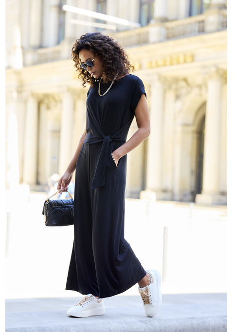Bild: Culotte-Overall von LASCANA: Jumpsuit von Lascana mit taillierendem Knotendetail. Runder Ausschnitt mit Knopfverschluss hinten. Kurze Ärmel. Gummizug auf Taillenhöhe. Seitliche Eingrifftaschen. Aus weichem Viskosestretch.