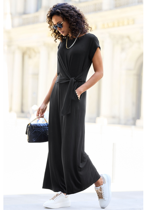 Bild: Culotte-Overall von LASCANA: Jumpsuit von Lascana mit taillierendem Knotendetail. Runder Ausschnitt mit Knopfverschluss hinten. Kurze Ärmel. Gummizug auf Taillenhöhe. Seitliche Eingrifftaschen. Aus weichem Viskosestretch.