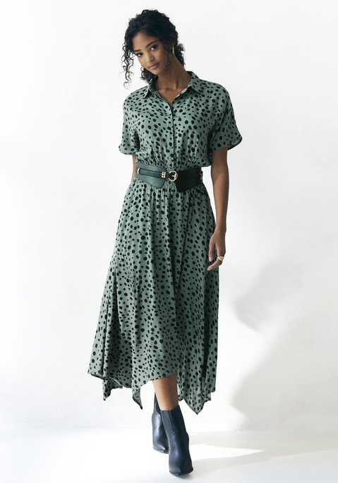 Bild: Druckkleid von LASCANA: Midikleid von Lascana. Alloverprint. Modischer Hemdblusenkragen. Verdeckte Knopfleiste vorn bis zur Taille. Überschnittene Ärmel. Breiter Smokeinsatz in der Taille. Trageangenehme Webware.