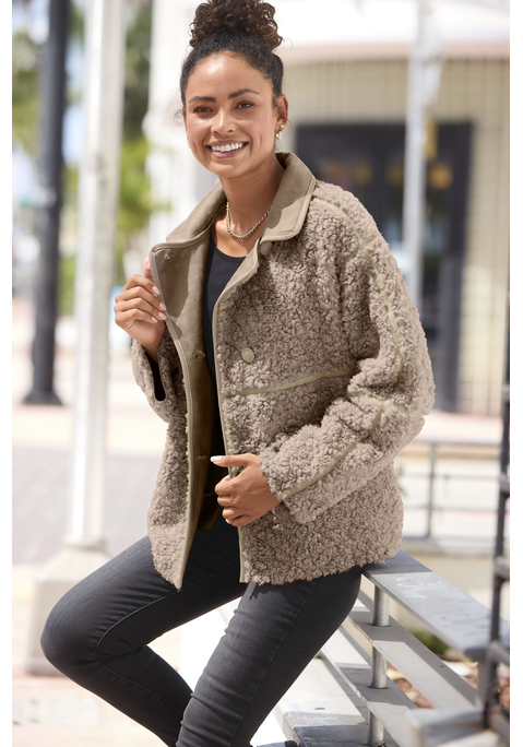 Bild: Fellimitatjacke von LASCANA: Stylische Cabanjacke von Lascana. Mit Veloursdetails. Reverskragen. Verschließbar durch 3 überzogene Knöpfe. Seitennahttaschen. Aus Teddyplüsch.