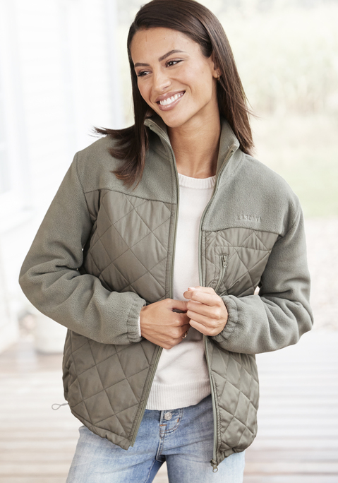 Bild: Fleecejacke von LASCANA: Sportliche Fleece Jacke. Stehkragen mit durchgehendem Reißverschluss und langen Fleece-Ärmeln. Brusttasche mit seitlichem Reißverschluss.  In der oberen Hälfte aus weichem Fleece und in der unteren aus gestepptem Stoff. Aus 100% Polyester. Futter: 100% Polyester. Wattierung: 100% Polyester