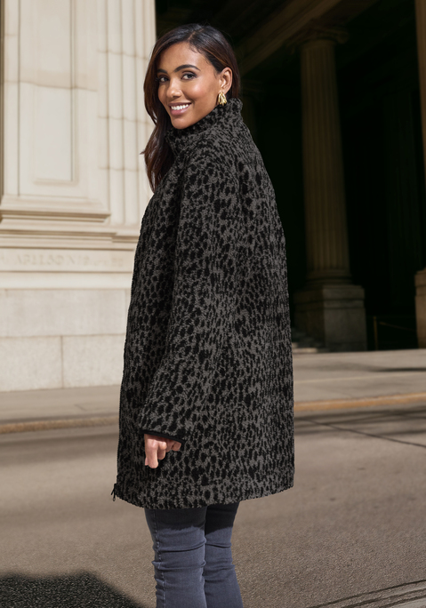 Bild: Fleecejacke von LASCANA: Lange Fleecejacke von Lascana im Leomuster. Mit Stehkragen und durchgehendem Reißverschluss. Eingrifftaschen. Angenehm weiche Fleece-Qualität.
