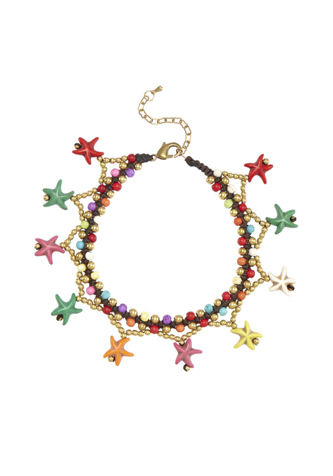 Bild: Fußkette mit Anhänger von LASCANA: Verspieltes Fußkettchen mit Karabinerverschluss von LASCANA. mit bunten Sternen, Farbe: Bunt, Material: Metall, Messingperlen und Wachskordel, Länge: 23 cm + 5cm Verlängerung.