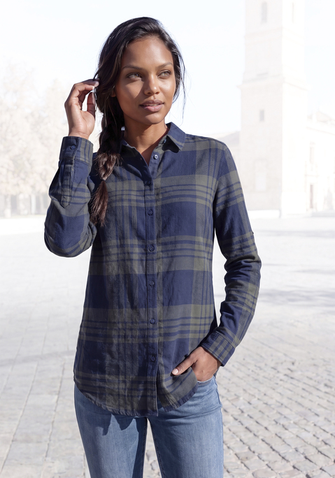 Bild: Hemdbluse von LASCANA: Karobluse von Lascana aus weichem Flanell. Knopfleiste und lange Ärmel. Mit Riegel am Ärmel zum Krempeln. Länge ca. 75 cm. Aus 100% Baumwolle (unterstützt Cotton made in Africa).