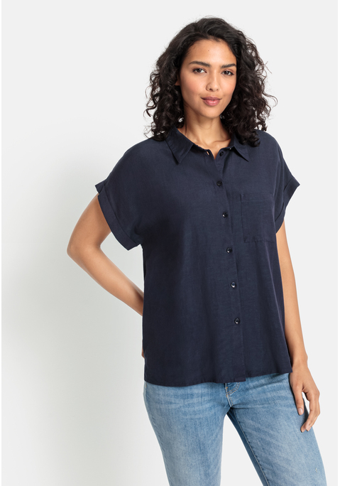Bild: Hemdbluse von LASCANA: Hemdbluse von LASCANA mit einer Brusttasche, durchgehender Knopfleiste und kurzen Seitenschlitzen. Kurze Ärmel mit fixiertem Umschlag. Länge ca. 68 cm. Aus 58% Viskose, 28% Baumwolle (unterstützt Cotton made in Africa), 14% Leinen.