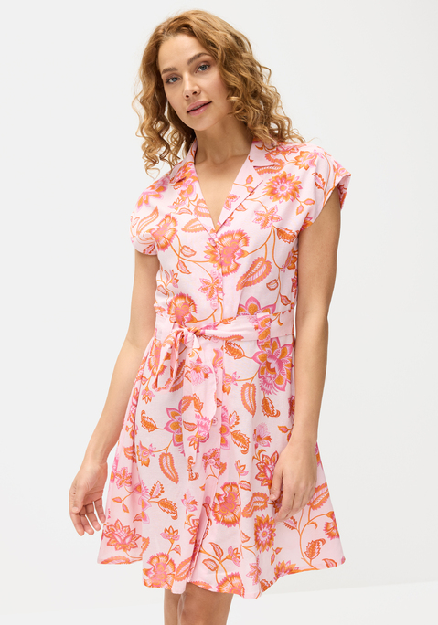 Bild: Hemdblusenkleid von LASCANA: Modisches Kleid von Lascana im Allover-Print, jedes Teil ein Unikat. Mit schönem Reverskragen, durchgehender Knopfleiste und kurzen überschnittenen Ärmeln. Inklusive Gürtel. Luftige Qualität mit Leinenanteil.