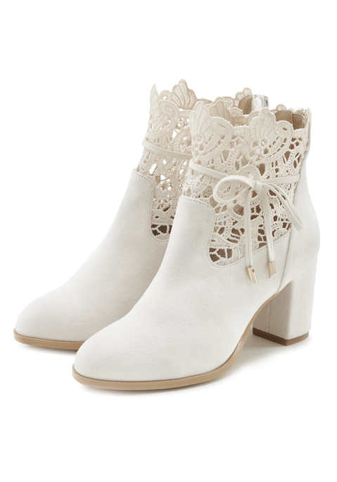 Bild: High-Heel-Stiefelette von LASCANA: Stiefelette mit Spitze von LASCANA. Absatzhöhe ca. 7 cm. Obermaterial, Futter aus Textil. Decksohle aus Lederimitat. Laufsohle aus Synthetik.