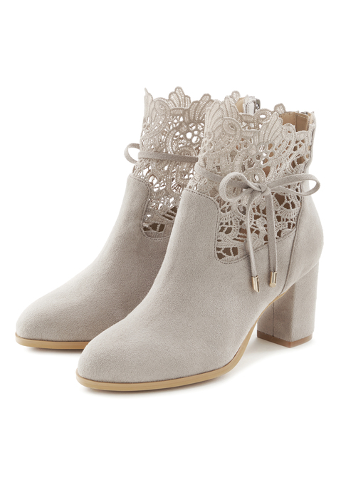 Bild: High-Heel-Stiefelette von LASCANA: Stiefelette mit Spitze von LASCANA. Absatzhöhe ca. 7 cm. Obermaterial, Futter aus Textil. Decksohle aus Lederimitat. Laufsohle aus Synthetik.